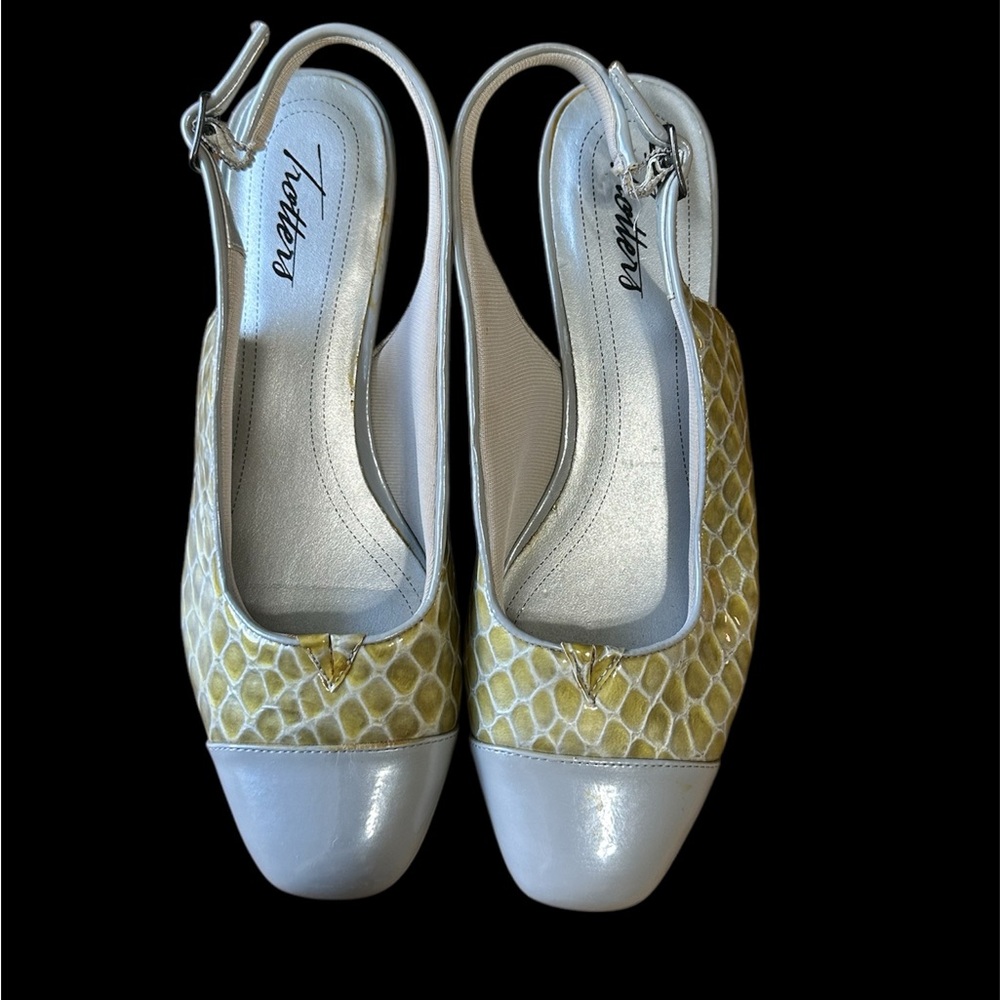 Trotters along back kitten heel grey and green with Classic Design 7 1/2